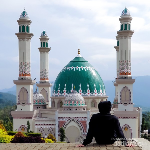 Mushola Nur Husain: Tempat Ibad